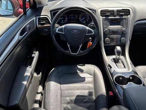 Used 2015 Ford Fusion SE w/ Equipment Group 202A FWD image 18