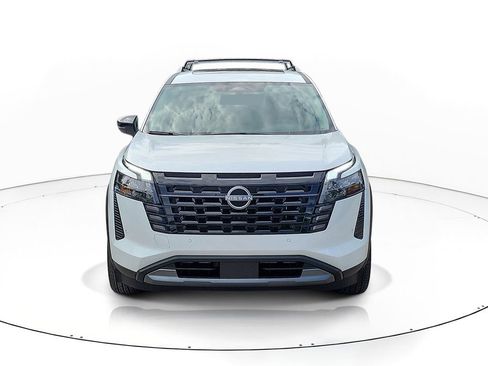 New 2026 Nissan Pathfinder Platinum FWD image 2