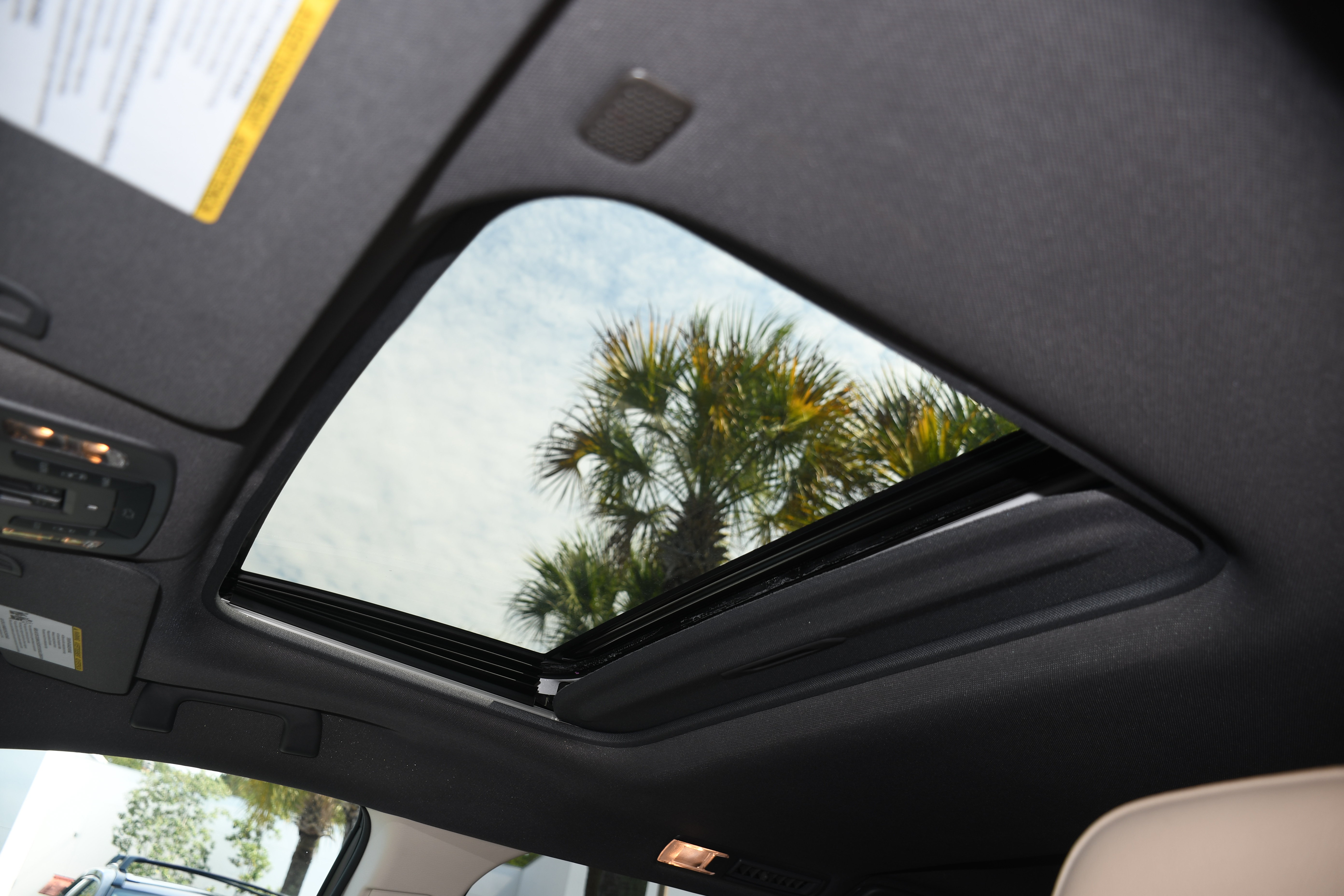 Certified 2024 Toyota Sienna Limited FWD image 7