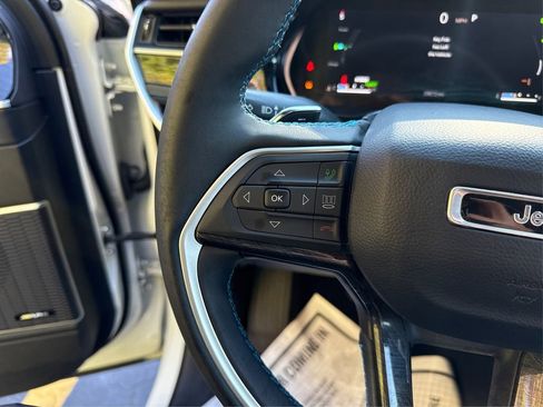 Used 2023 Jeep Grand Cherokee Trailhawk w/ Luxury Tech Group III image 38