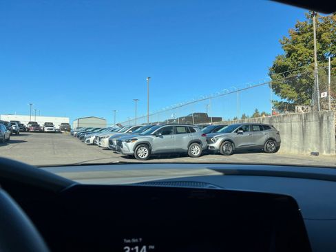 Used 2025 Hyundai Elantra SEL image 18