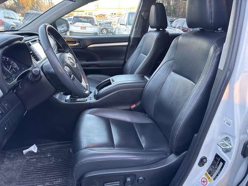 Used 2019 Toyota Highlander XLE image 5
