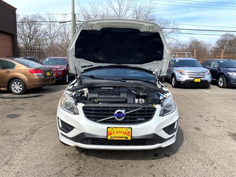 Used 2015 Volvo XC60 T6 R-Design Premier Plus image 11