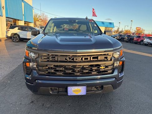 Used 2023 Chevrolet Silverado 1500 Custom image 3
