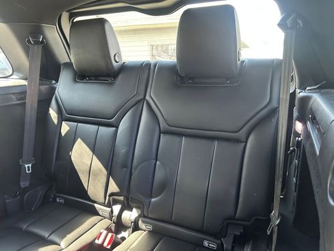 Used 2018 Land Rover Discovery HSE image 27