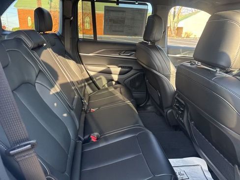 New 2025 Jeep Grand Cherokee Limited w/ Luxury Tech Group II AWD/4WD image 11