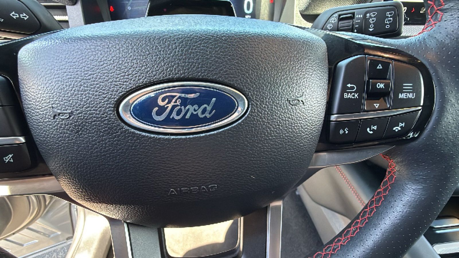 Used 2025 Ford Explorer ST-Line w/ ST-Line Street Pack AWD/4WD image 24