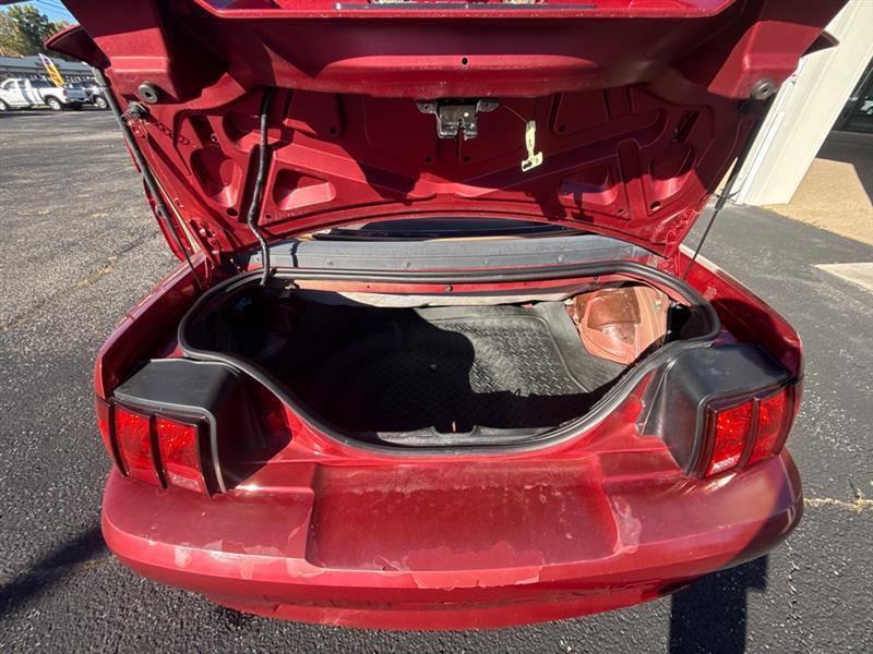 Used 2003 Ford Mustang Convertible RWD image 15