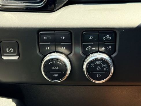 Used 2024 GMC Sierra 1500 AT4 w/ Technology Package AWD/4WD image 47