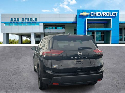 Used 2024 Nissan Rogue SV image 4