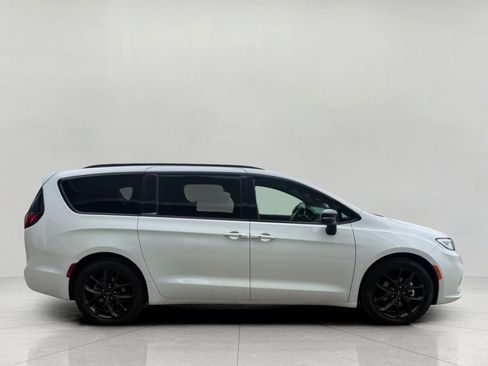 Used 2025 Chrysler Pacifica Limited FWD image 61