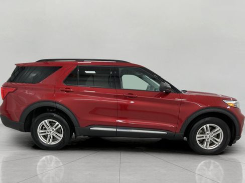 Used 2024 Ford Explorer XLT w/ Equipment Group 202A AWD/4WD image 12