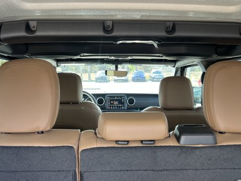 Used 2023 Jeep Wrangler Sahara image 11