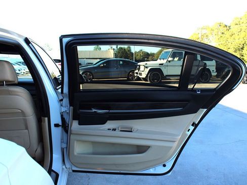 Used 2015 BMW 750Li image 30