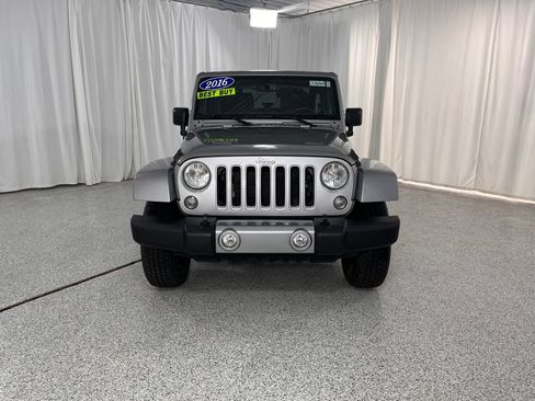 Used 2016 Jeep Wrangler Sahara AWD/4WD image 11
