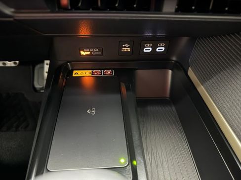 Used 2026 Toyota Camry SE w/ Multimedia Upgrade Package image 18