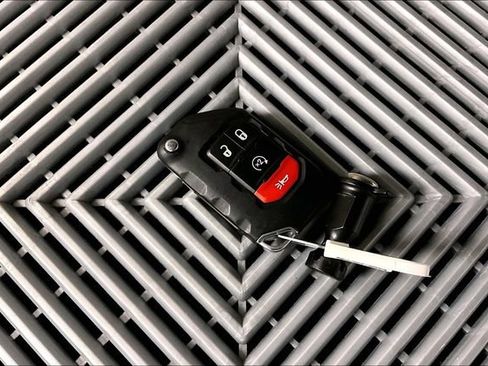 Used 2024 Jeep Gladiator Mojave AWD/4WD image 11