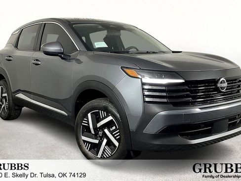 Used 2025 Nissan Kicks SV image 2