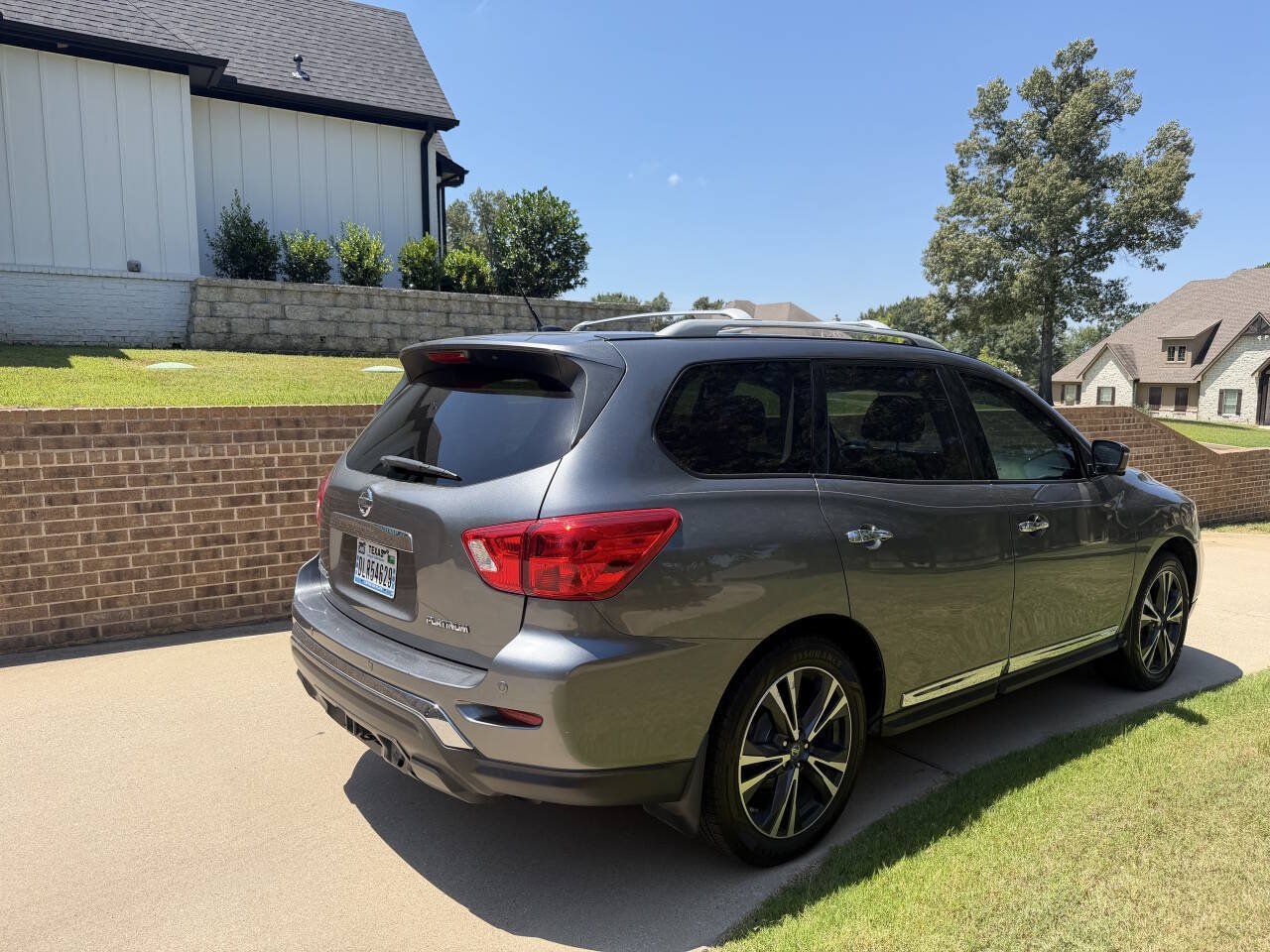 Used 2017 Nissan Pathfinder Platinum FWD image 7