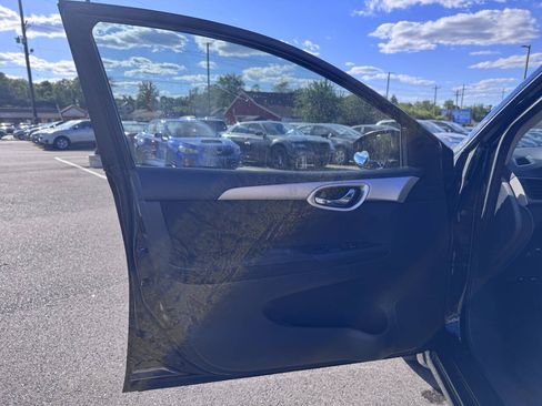 Used 2015 Nissan Sentra SV FWD image 9