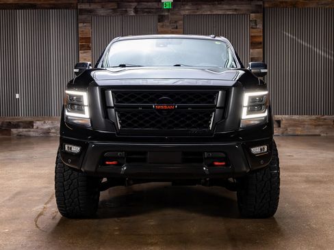 Used 2021 Nissan Titan PRO-4X w/ Pro-4x Convenience Package AWD/4WD image 2