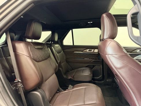 Used 2025 Ford Explorer Platinum w/ LUX Leather Package AWD/4WD image 22