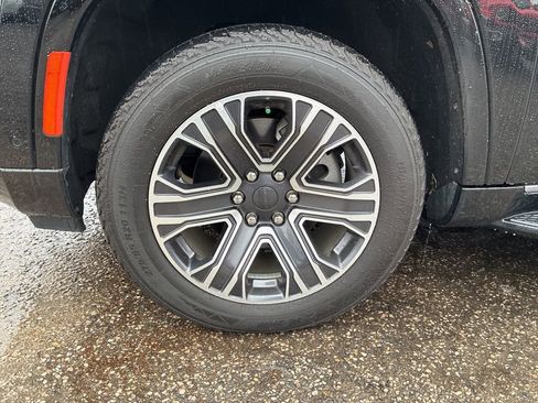 Used 2024 Jeep Wagoneer Series II w/ Flexible Seating Group image 10