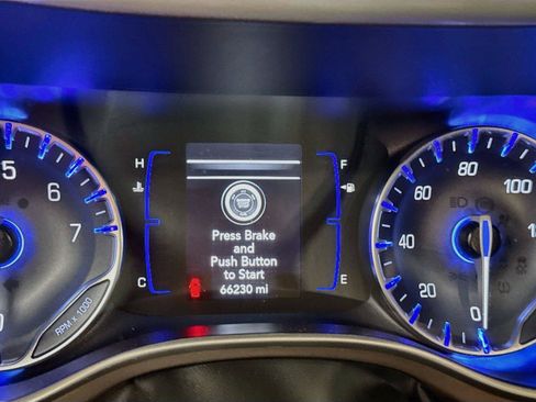 Used 2023 Chrysler Voyager LX FWD image 3