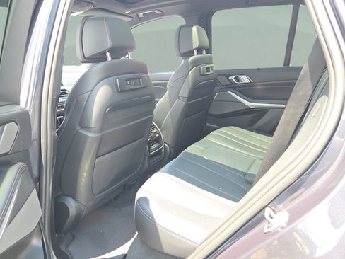 Used 2021 BMW X5 sDrive40i w/ M Sport Package RWD image 11