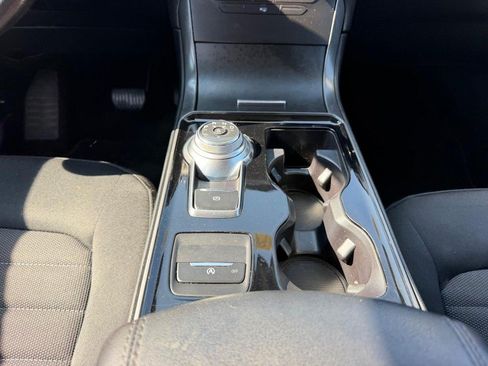 Used 2019 Ford Edge SE FWD image 16