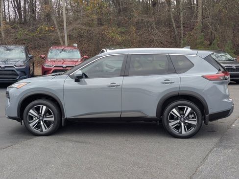 Used 2024 Nissan Rogue SL w/ SL Premium Package image 4