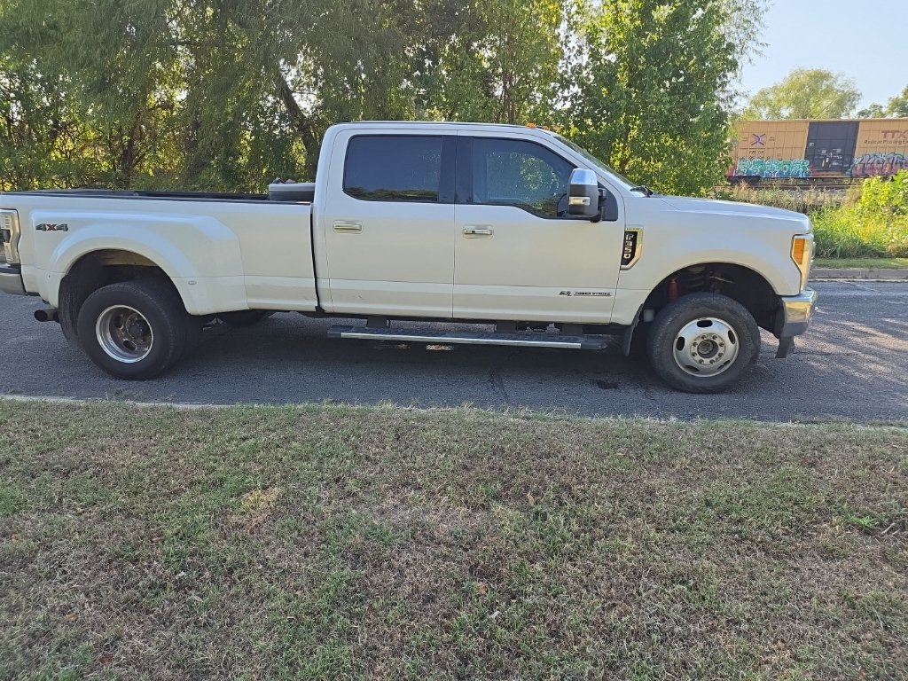 Used 2017 Ford F350 Lariat w/ Lariat Ultimate Package AWD/4WD image 3