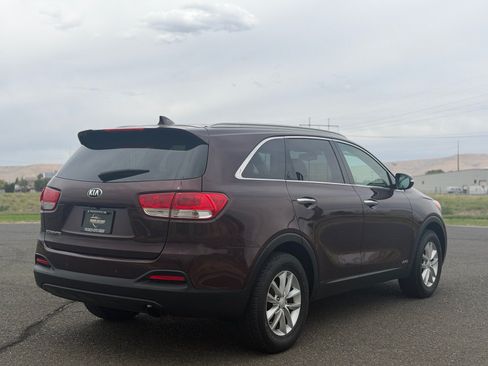 Used 2016 Kia Sorento AWD w/ LX Convenience Package image 5