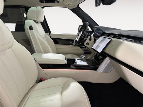 New 2025 Land Rover Range Rover Long Wheelbase SE image 15