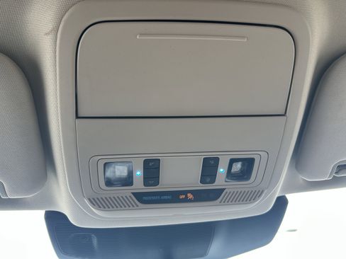 Used 2021 Ford Explorer XLT w/ Equipment Group 202A AWD/4WD image 35