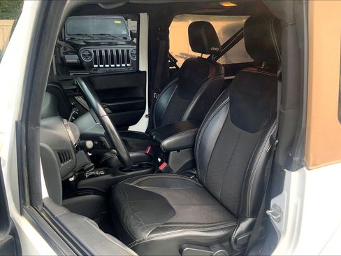 Used 2018 Jeep Wrangler Sport AWD/4WD image 26