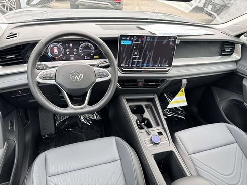 New 2026 Volkswagen Tiguan SE image 6