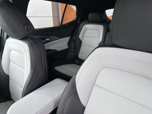 New 2026 Chevrolet Equinox EV LT image 17