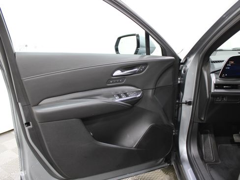 Used 2025 Cadillac XT4 Premium Luxury image 6