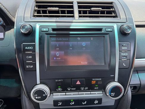 Used 2014 Toyota Camry SE FWD image 2