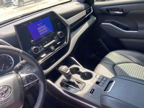Used 2024 Toyota Highlander XSE FWD image 28