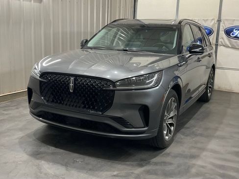 Used 2025 Lincoln Aviator 2WD w/ Jet Appearance Package image 3