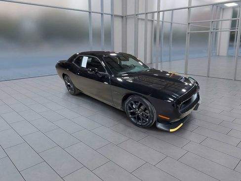 Used 2022 Dodge Challenger R/T w/ Blacktop Package image 2