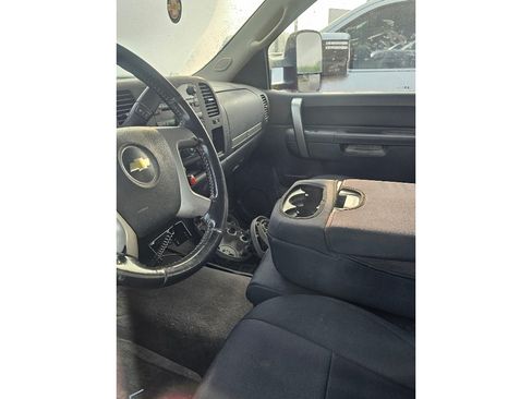 Used 2014 Chevrolet Silverado 2500 LT w/ Snow Plow Prep Package AWD/4WD image 6