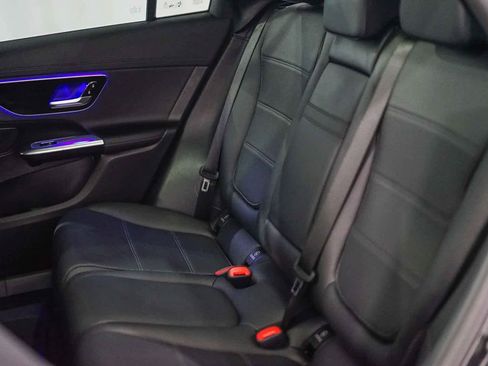 Used 2025 Mercedes-Benz GLC 300 4MATIC image 21