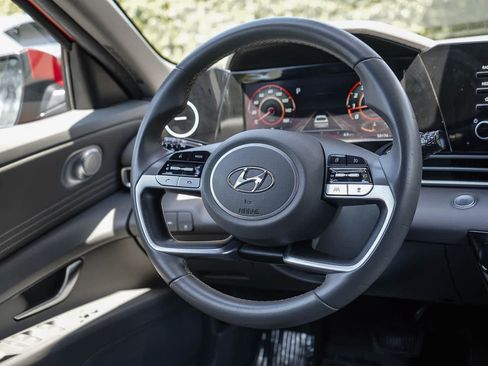 Used 2022 Hyundai Elantra SEL w/ Convenience Package FWD image 15