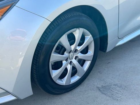 Certified 2025 Toyota Corolla LE image 9