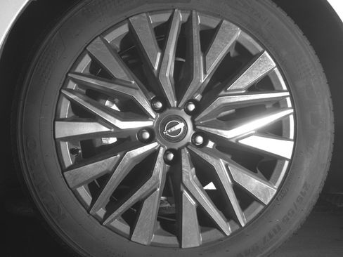 Used 2025 Nissan Altima 2.5 SV FWD image 12