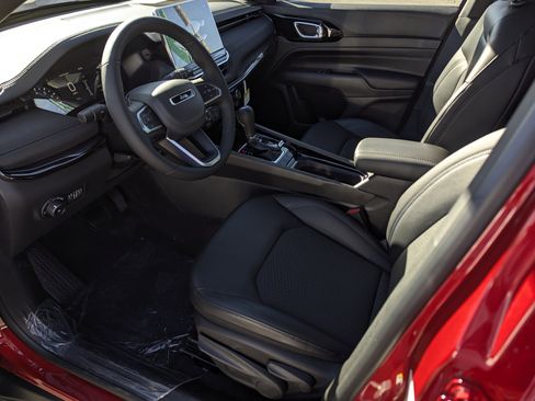 New 2026 Jeep Compass Latitude image 9