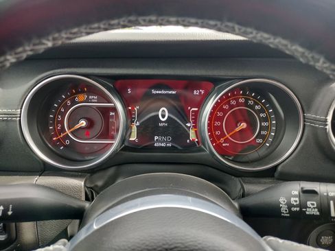Used 2022 Jeep Wrangler Unlimited Sahara w/ Cold Weather Group AWD/4WD image 31